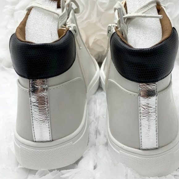 NWT! Dolce Vita Alvira Lace up sneakers - Picture 4 of 4